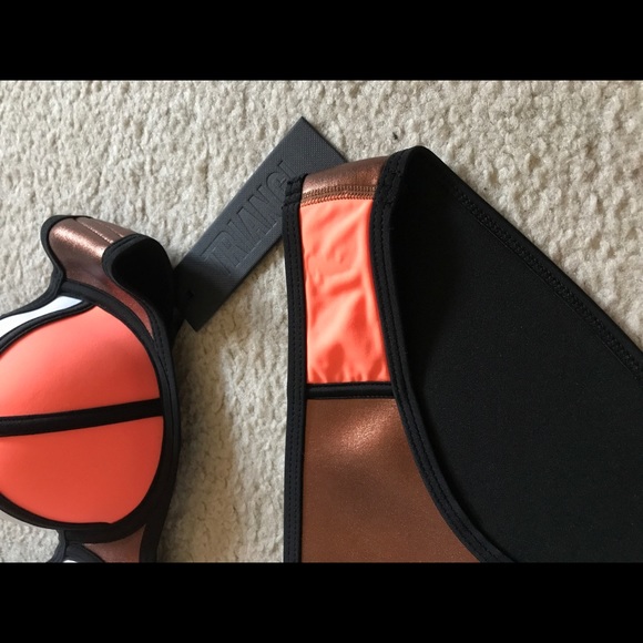 Triangl Melon Poppy Rose Gold Bikini Size Large - Picture 2 of 4